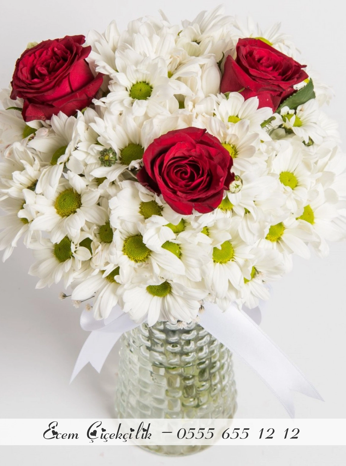 Aşkin Sembolü Güller Ve Papatyalar